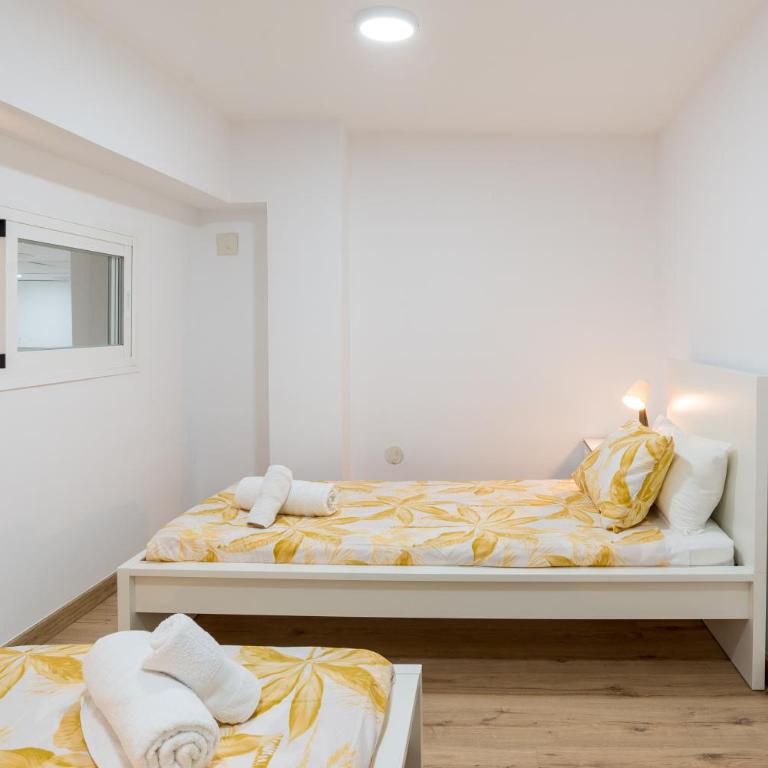 Duplex Cienfuegos II & old town by ELE Apartments - Three-Bedroom Apartment - 10
