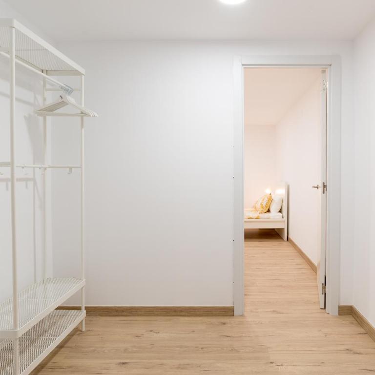 Duplex Cienfuegos II & old town by ELE Apartments - Three-Bedroom Apartment - 16
