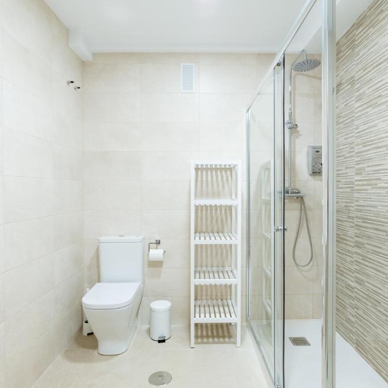 Duplex Cienfuegos II & old town by ELE Apartments - Three-Bedroom Apartment - 20