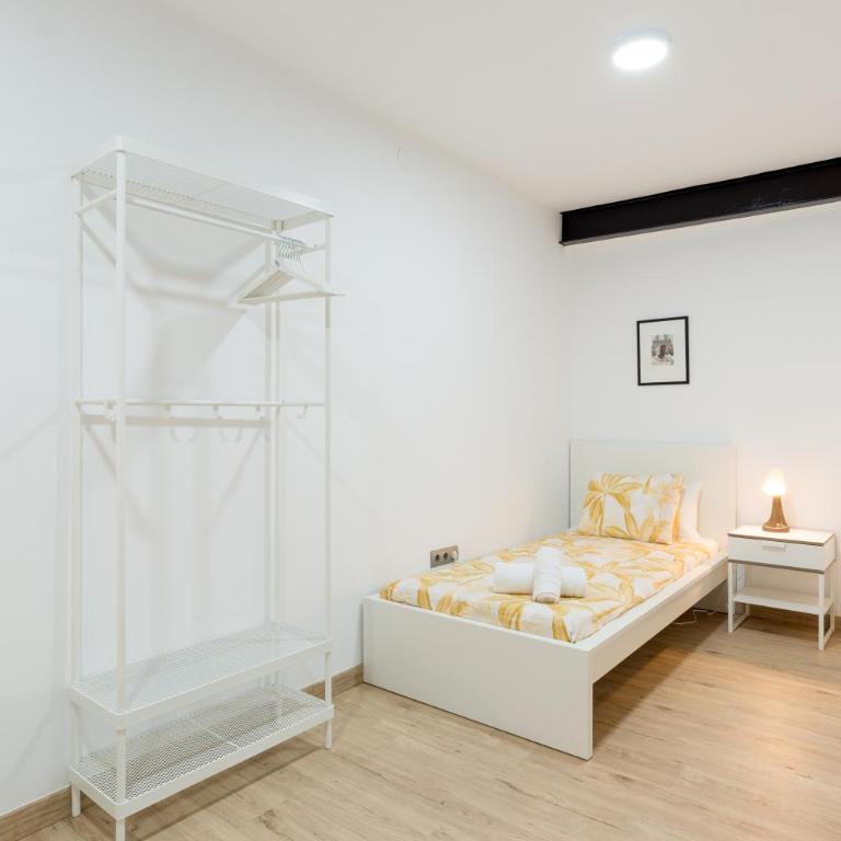 Duplex Cienfuegos II & old town by ELE Apartments - Three-Bedroom Apartment - 18