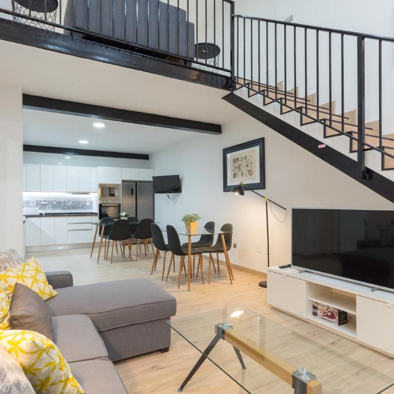 Duplex Cienfuegos II & old town by ELE Apartments - Three-Bedroom Apartment - 6