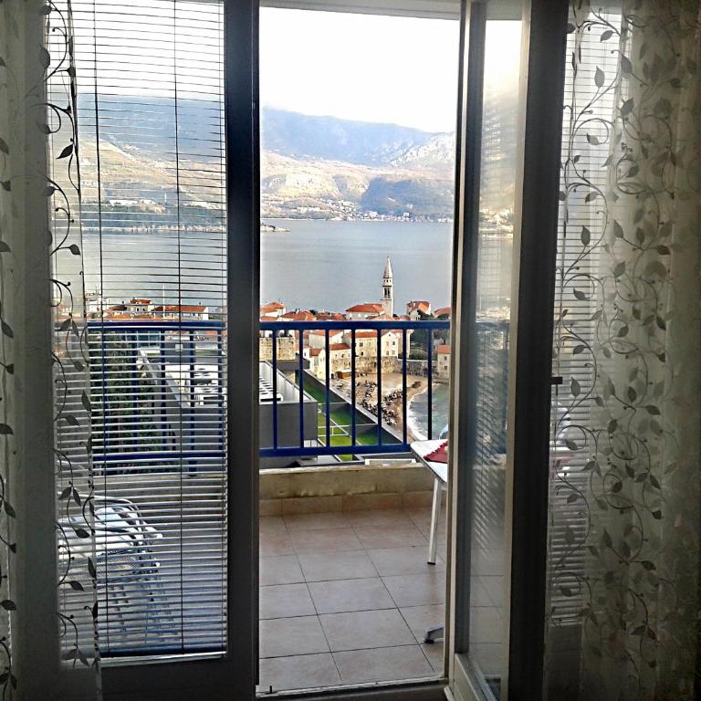Belvedere Apartments - Two-Bedroom Apartment with Balcony and Sea View - 9