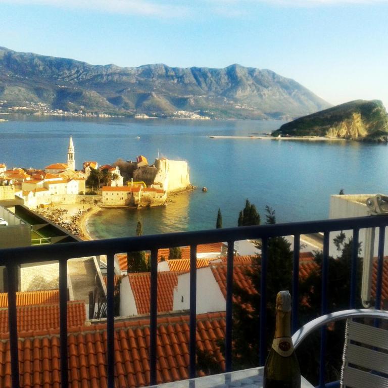 Belvedere Apartments - Two-Bedroom Apartment with Balcony and Sea View - 19