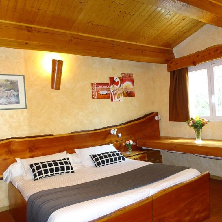 AU BOIS FLEURI Les Chambres d'Hôtes - Chambre Triple avec Salle de Bains Privative - 1