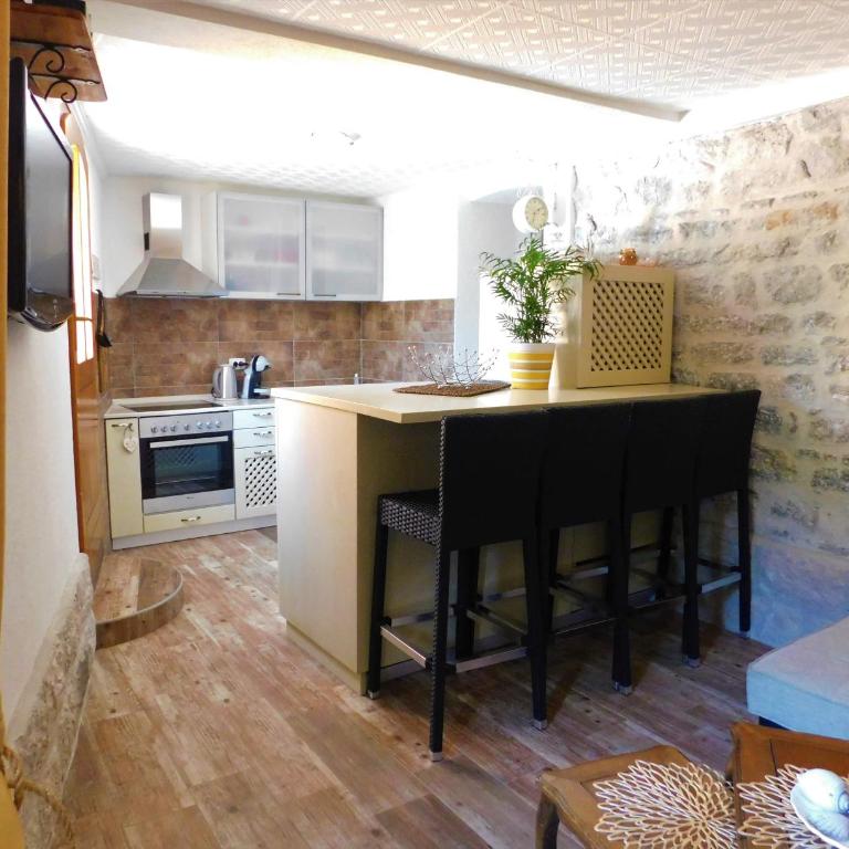 Apartments Villa Serventi - One-Bedroom Apartment with Sea View - 4