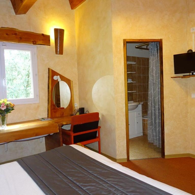 AU BOIS FLEURI Les Chambres d'Hôtes - Chambre Triple avec Salle de Bains Privative - 4