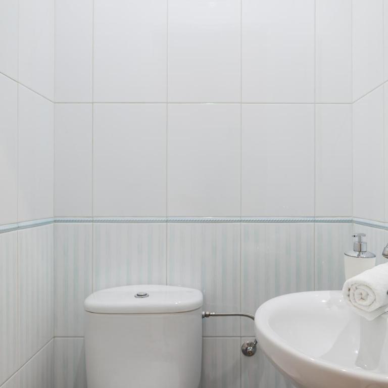 Art House Station Rocafort ´Sant Antoni´ - Three-Bedroom Apartment - 23