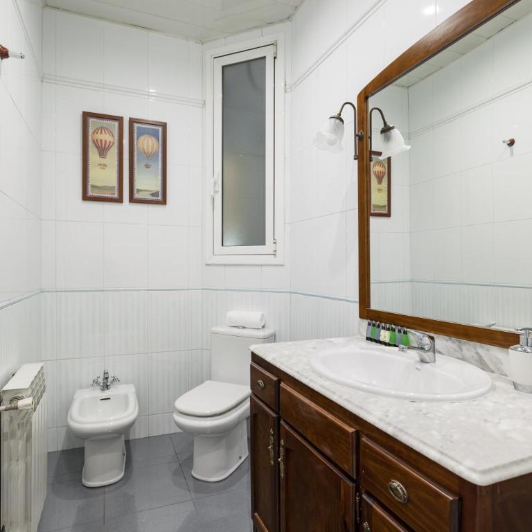 Art House Station Rocafort ´Sant Antoni´ - Three-Bedroom Apartment - 25