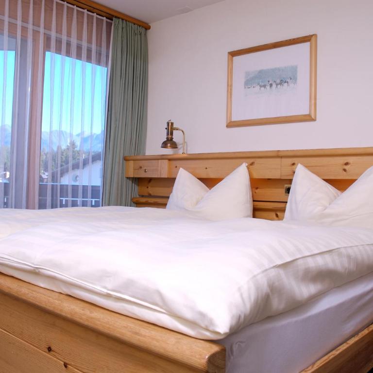 Arena Guesthouse - Doppelzimmer mit Balkon - 3