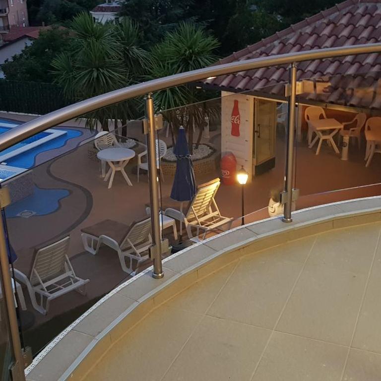 Apartmani Niksic - Double Room with Balcony and Sea View - 2