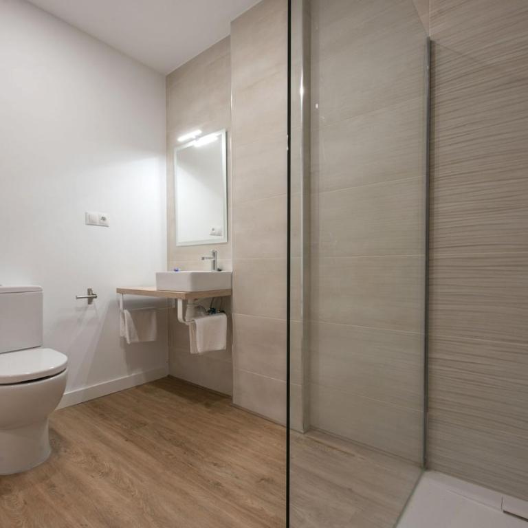 Hostal Beach - Habitación Doble Deluxe con balcón - 1