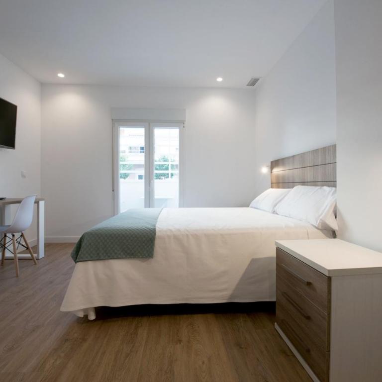 Hostal Beach - Habitación Doble Deluxe con balcón - 3