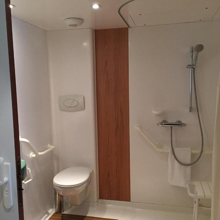 Holiday Inn Nice by IHG - Chambre Lit King-Size Standard - Accessible aux Personnes à Mobilité Réduite - 3