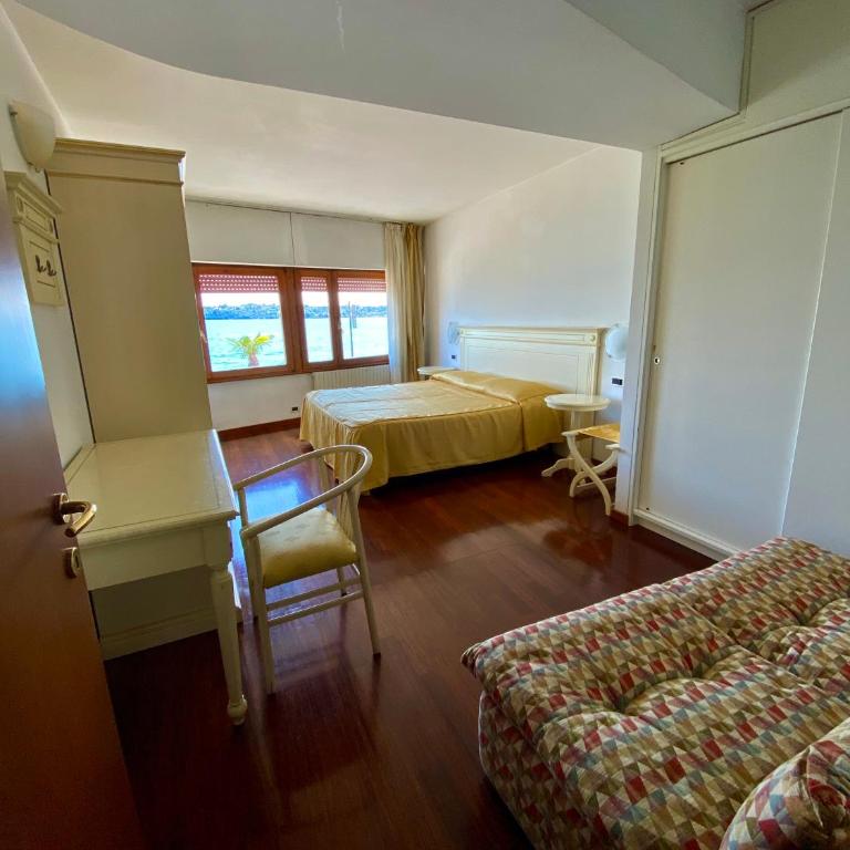 Camere Al Veliero - Camera Matrimoniale con Vista Lago - 4