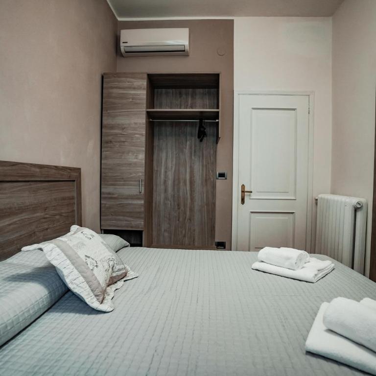 Angelica Home - Camera Matrimoniale/Doppia con Letti Singoli con Bagno Privato Esterno - 1