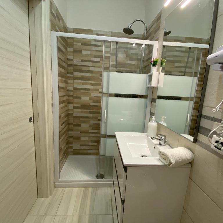 B&B Enjoy Happyness - Camera Matrimoniale con Bagno Privato - 20