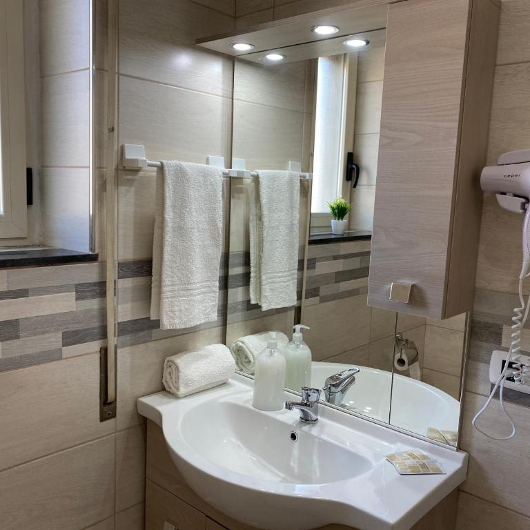 B&B Enjoy Happyness - Camera Matrimoniale con Bagno Privato - 34