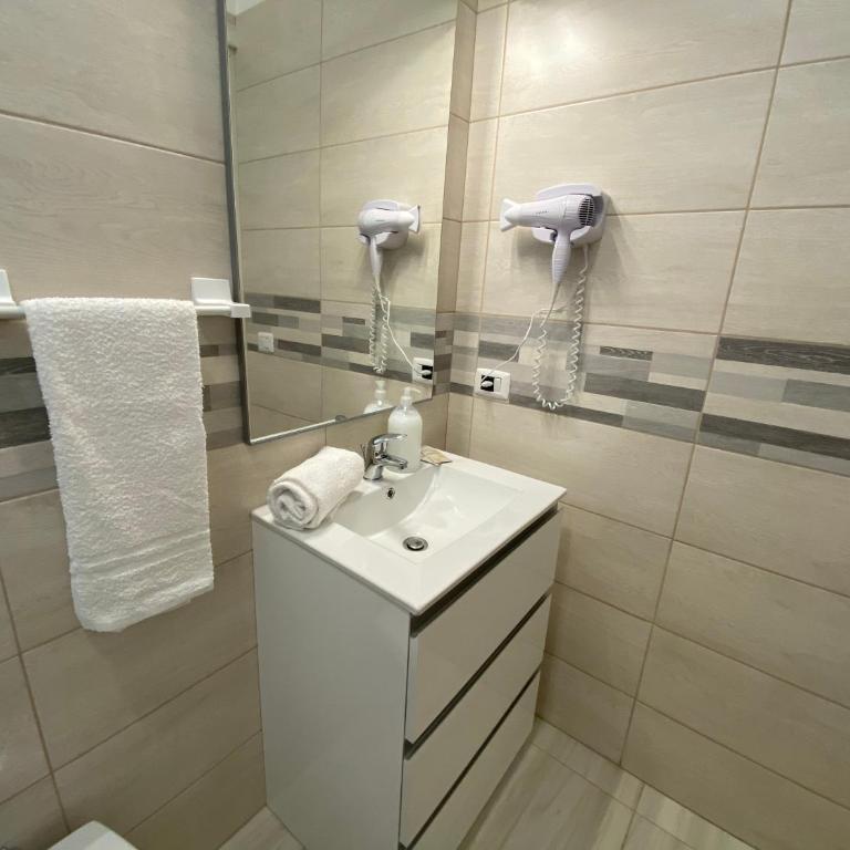 B&B Enjoy Happyness - Camera Matrimoniale con Bagno Privato - 12