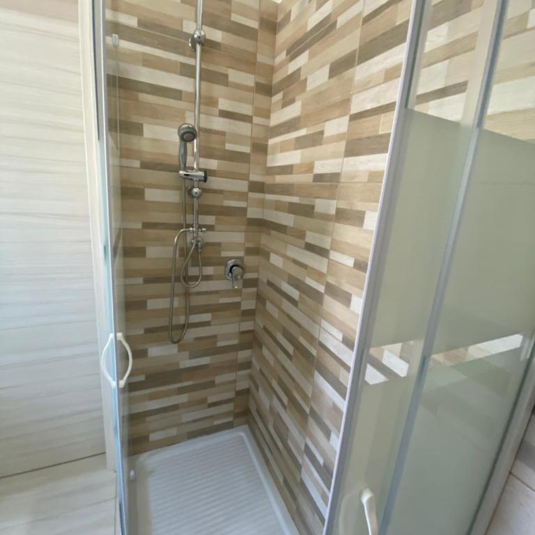 B&B Enjoy Happyness - Camera Matrimoniale con Bagno Privato - 32