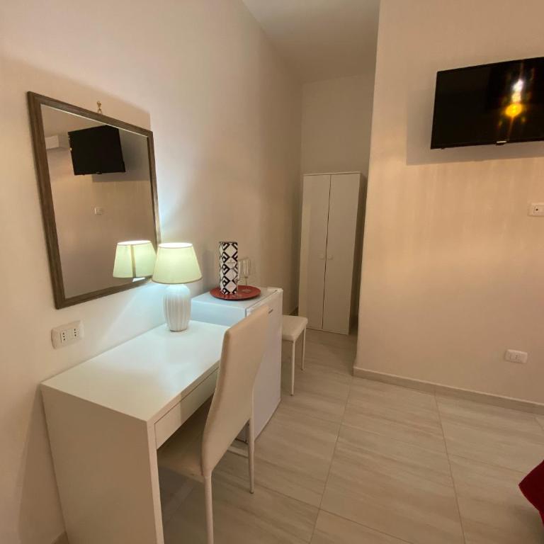 B&B Enjoy Happyness - Camera Matrimoniale con Bagno Privato - 9