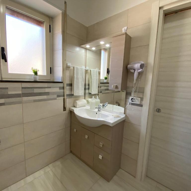B&B Enjoy Happyness - Camera Matrimoniale con Bagno Privato - 10