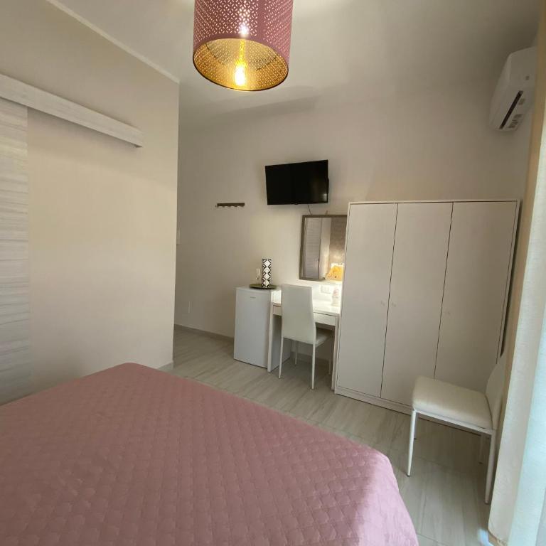 B&B Enjoy Happyness - Camera Matrimoniale con Bagno Privato - 13
