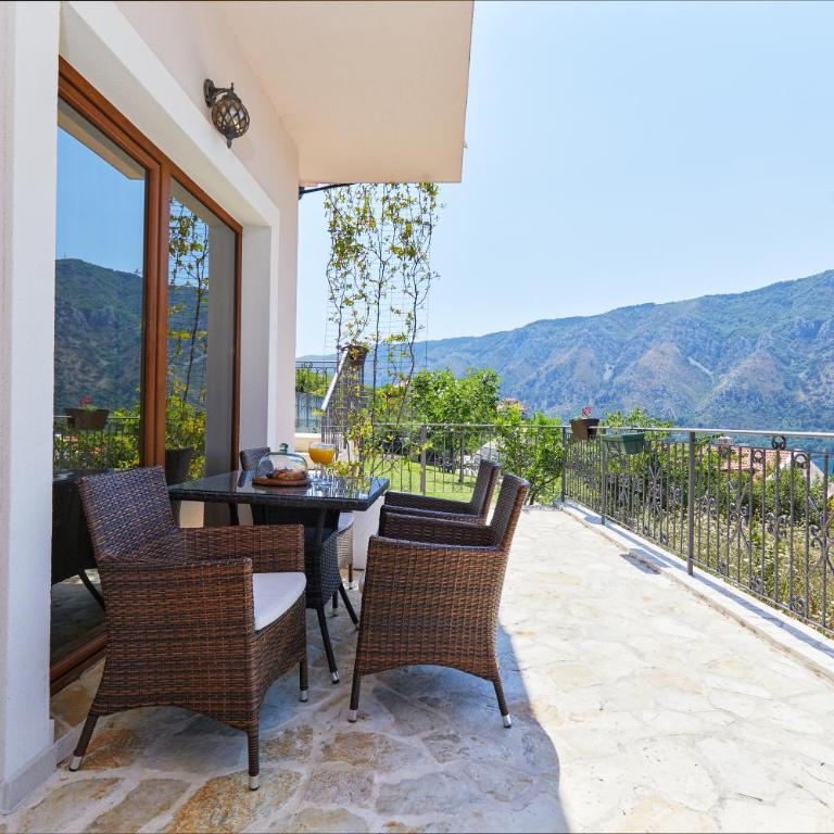 Our Sunset Apartments with Pool and Sea View - One-Bedroom Apartment - 13