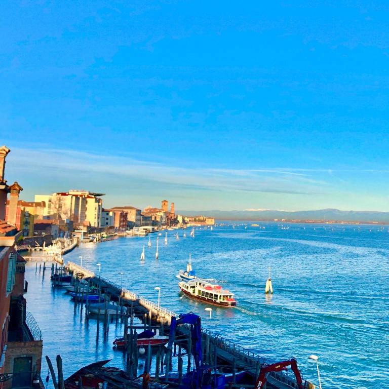 Ca' Monica Panoramic-Canal View, Biennale - Two-Bedroom Apartment with Sea View - 1
