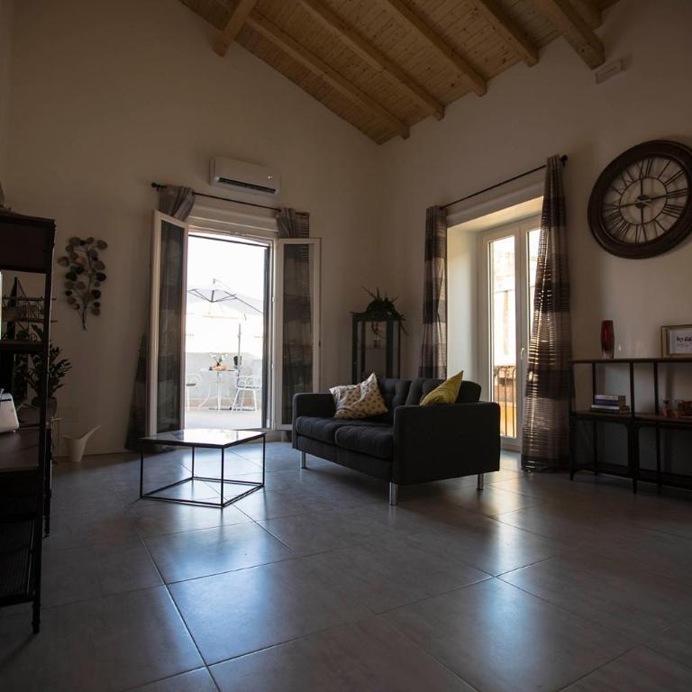 Hygge House Catania - Three-Bedroom Apartment - 57