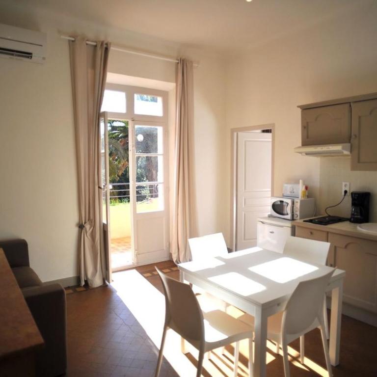 Appartement au Château Maravenne - Appartement 1 Chambre - Vue sur Jardin - 1
