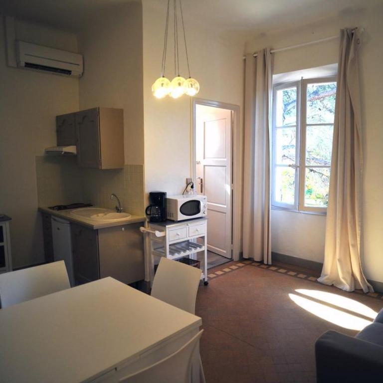 Appartement au Château Maravenne - Maison de Vacances - 1