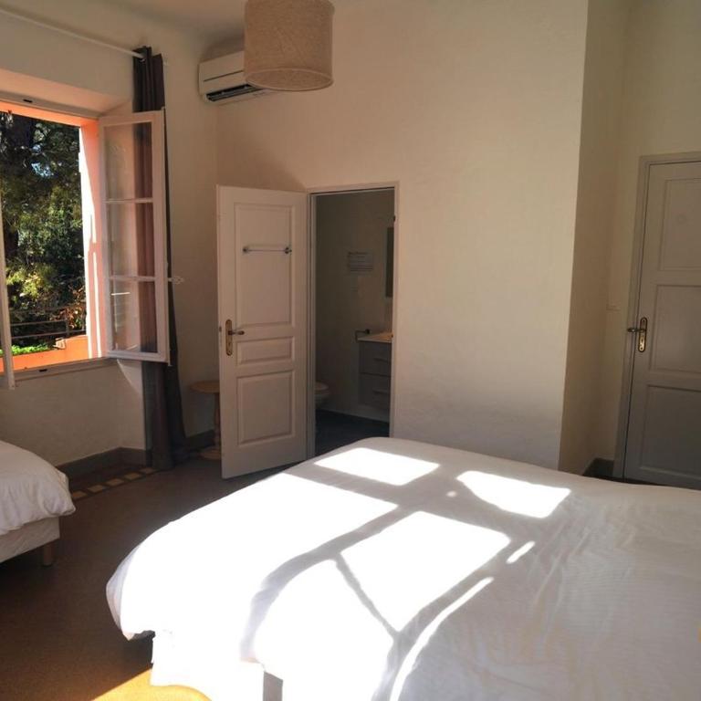 Appartement au Château Maravenne - Appartement 1 Chambre - Vue sur Jardin - 2