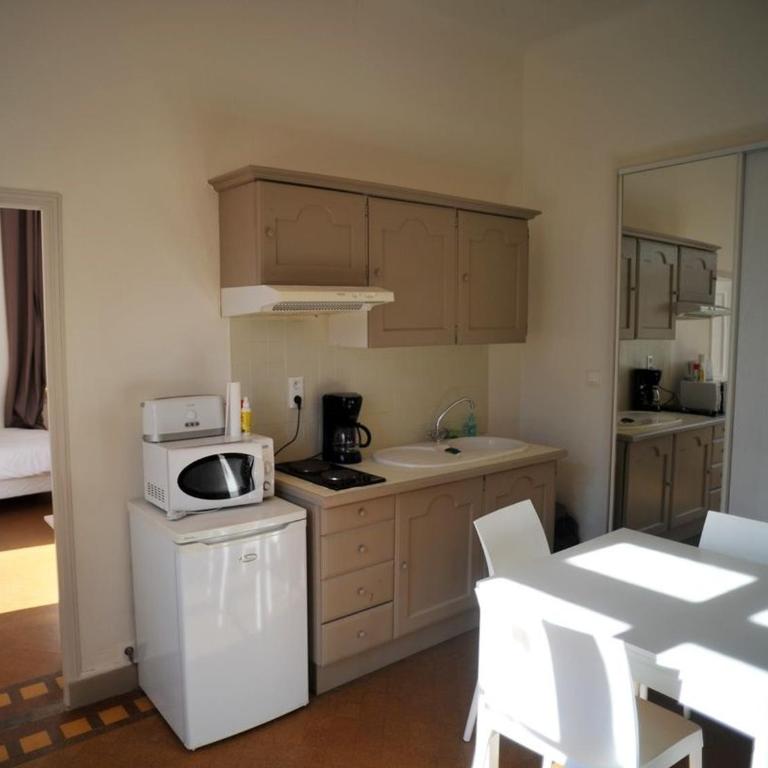 Appartement au Château Maravenne - Appartement 1 Chambre - Vue sur Jardin - 3