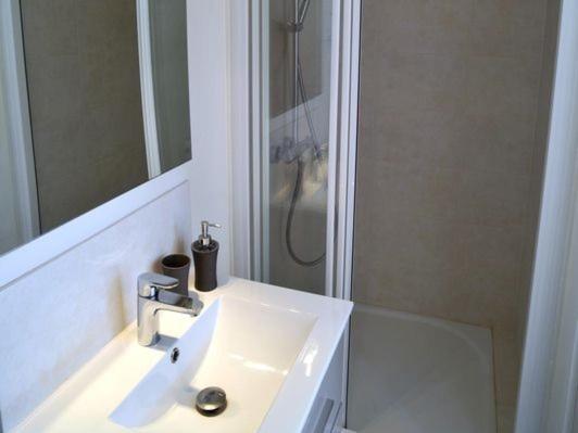 Appartement au Château Maravenne - Appartement 1 Chambre - Vue sur Jardin - 4
