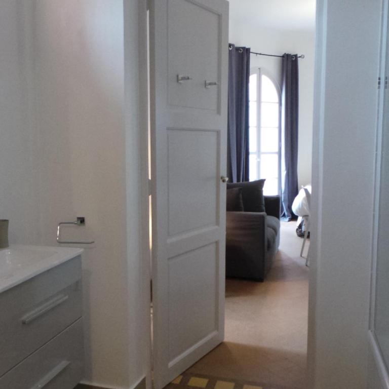 Appartement au Château Maravenne - Maison 1 Chambre - 3