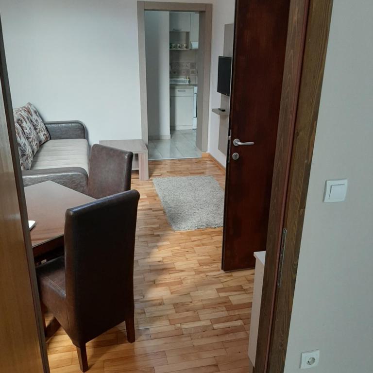 Apartmani Radulović - Apartment with Garden View - 5
