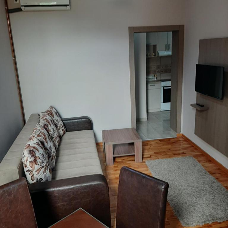 Apartmani Radulović - Apartment with Garden View - 6