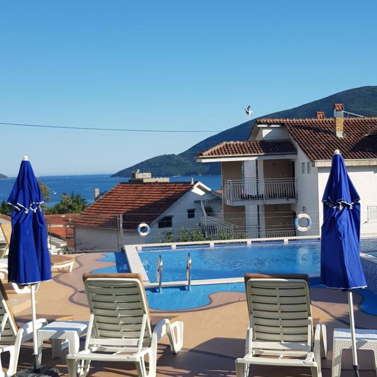 Apartmani Niksic - Two-Bedroom Apartment with Sea View - 1