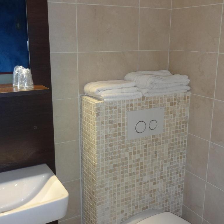 Hôtel La Champagne Ardenne Cabourg - Habitación Triple Estándar - 2