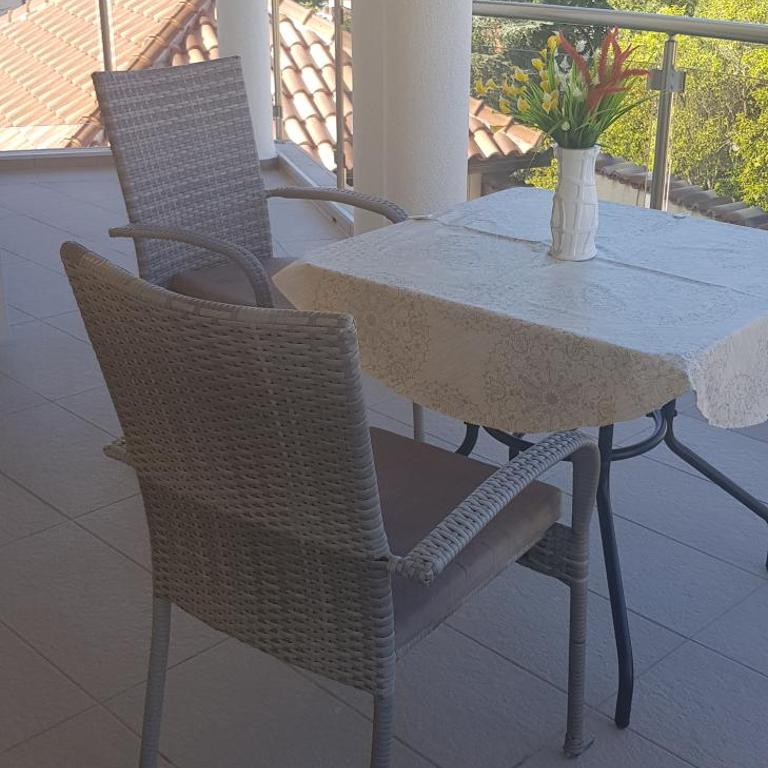 Apartmani Niksic - Queen Room with Sea View - 4