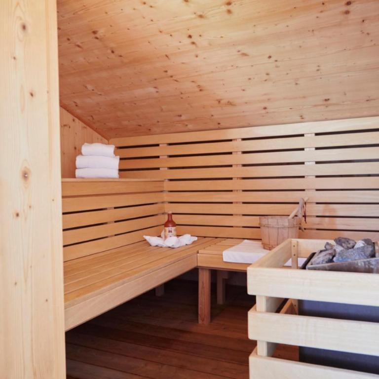 I AM HOTELS Graz-Seiersberg - Suite mit Whirlpool und Sauna - 7