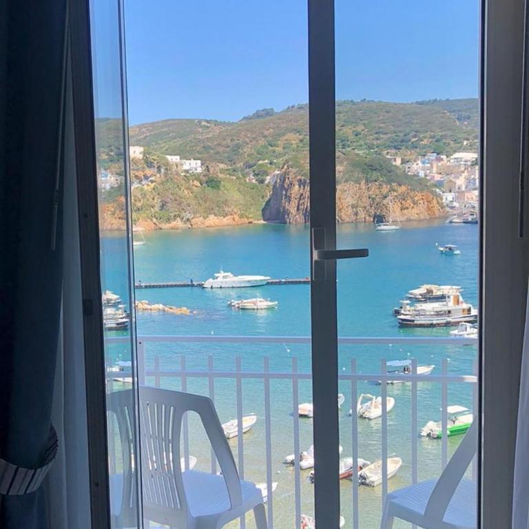 Hotel La Baia - Camera Matrimoniale con Balcone e Vista Mare - 11