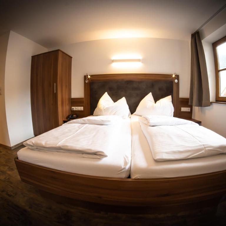 der Steinerwirt - B&B in bester Lage - Dreibettzimmer - 12