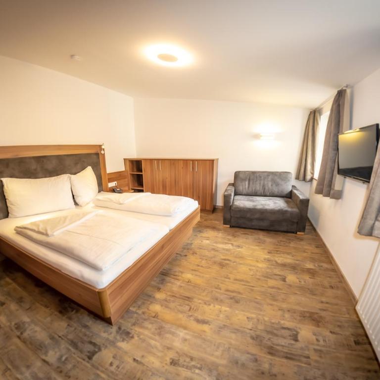 der Steinerwirt - B&B in bester Lage - Dreibettzimmer - 1