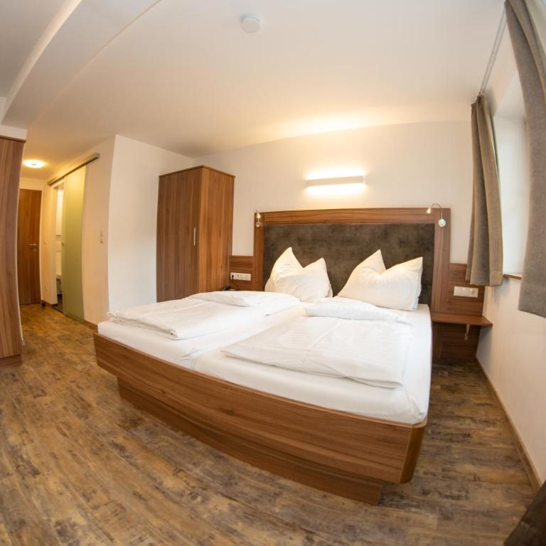 der Steinerwirt - B&B in bester Lage - Dreibettzimmer - 4