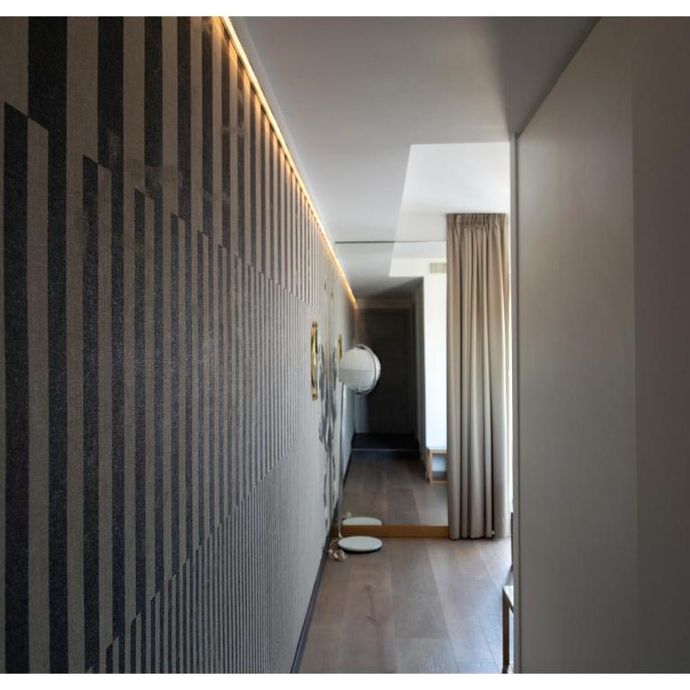 5-Rooms Apartment - Single Room with Balcony - 2