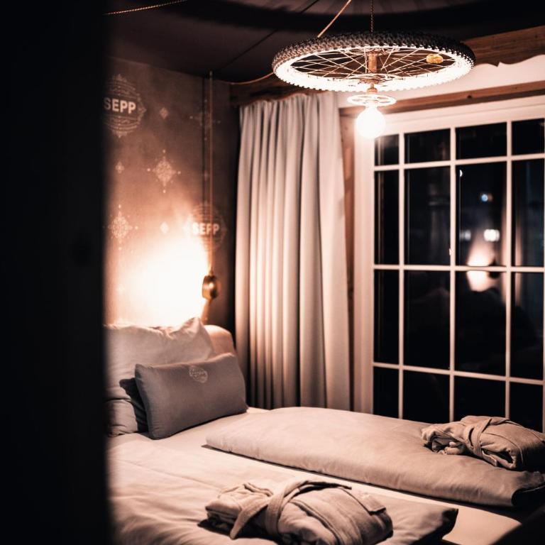 HOTEL SEPP - Alpine Boutique Hotel - Adults Only ab 21 Jahre - Comfort Doppelzimmer mit Balkon - 1