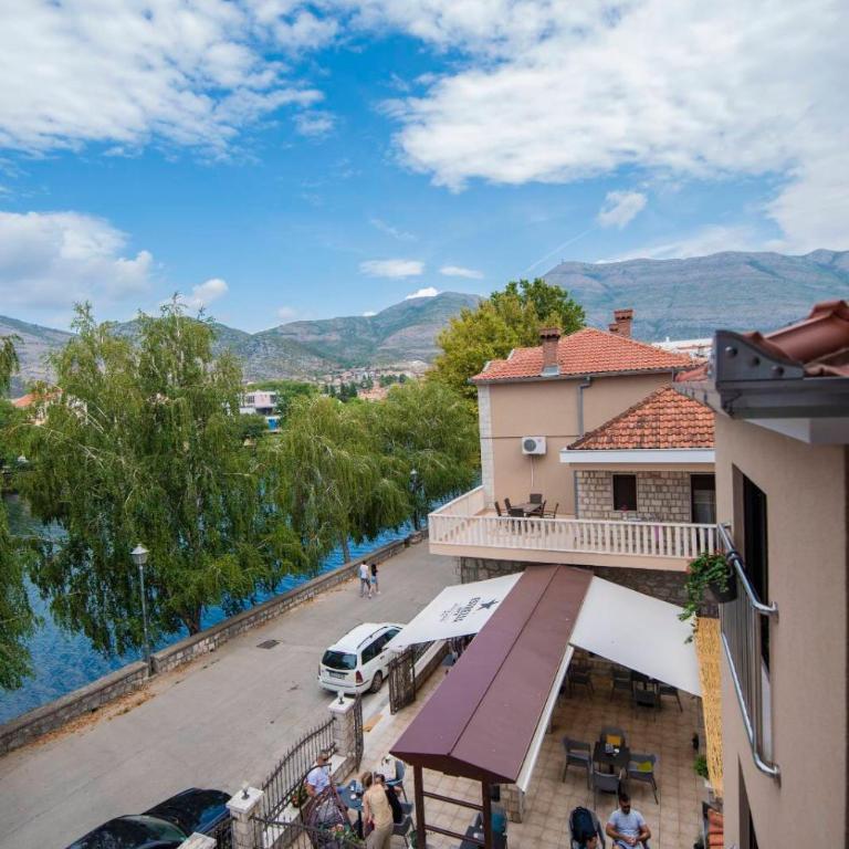 Smještaj Miljas Trebinje - Deluks Dvokrevetna soba sa Bračnim Krevetom, Balkonom i Pogledom na More - 6