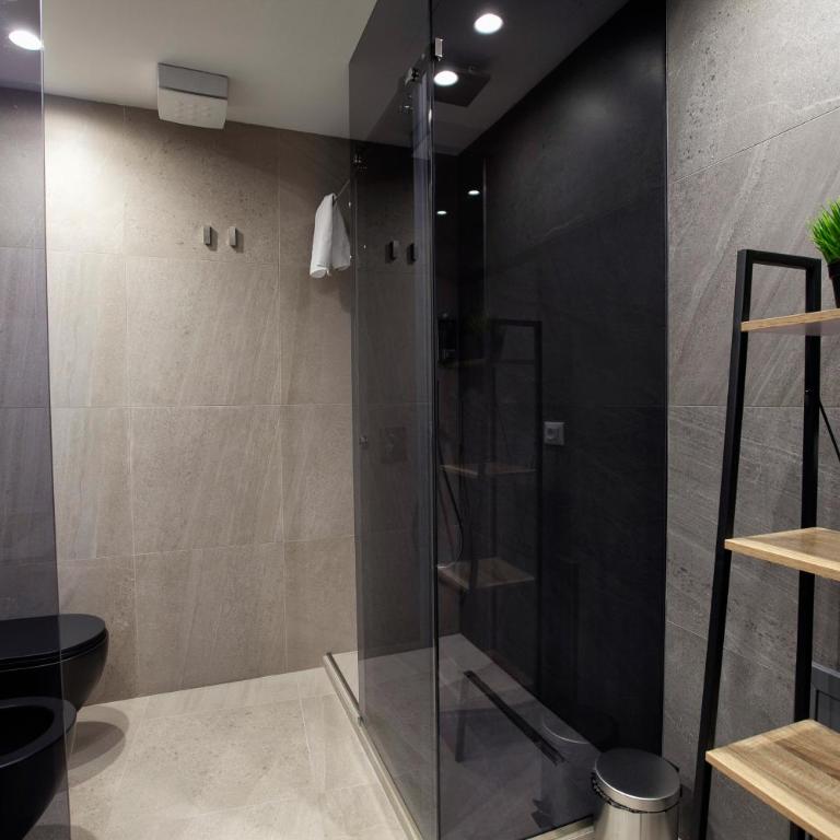 Suites Central Station - Triple Room with Balcony - 12