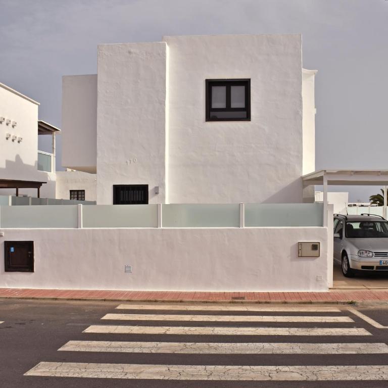 Villa Zonzamas - Three-Bedroom Villa - 12